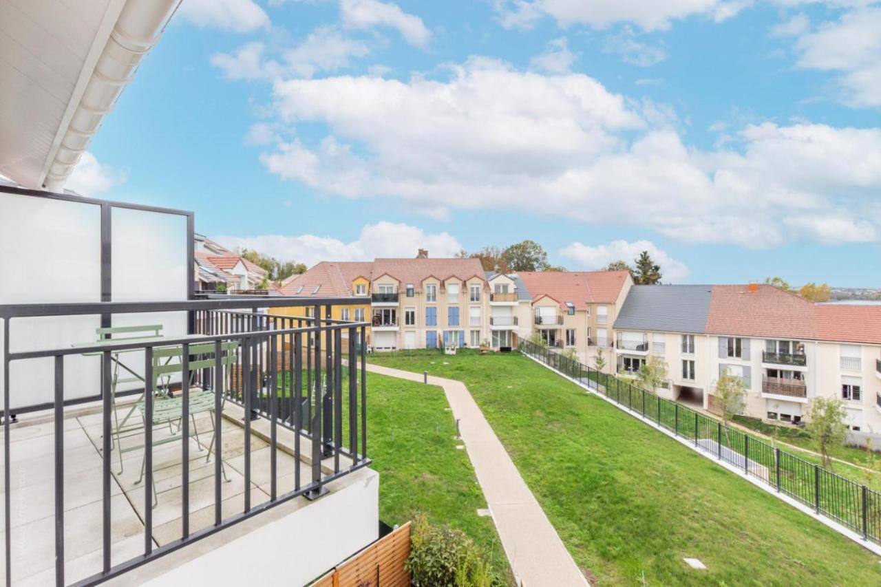 Le Panorama By Plaza Apartment Chalifert Bagian luar foto